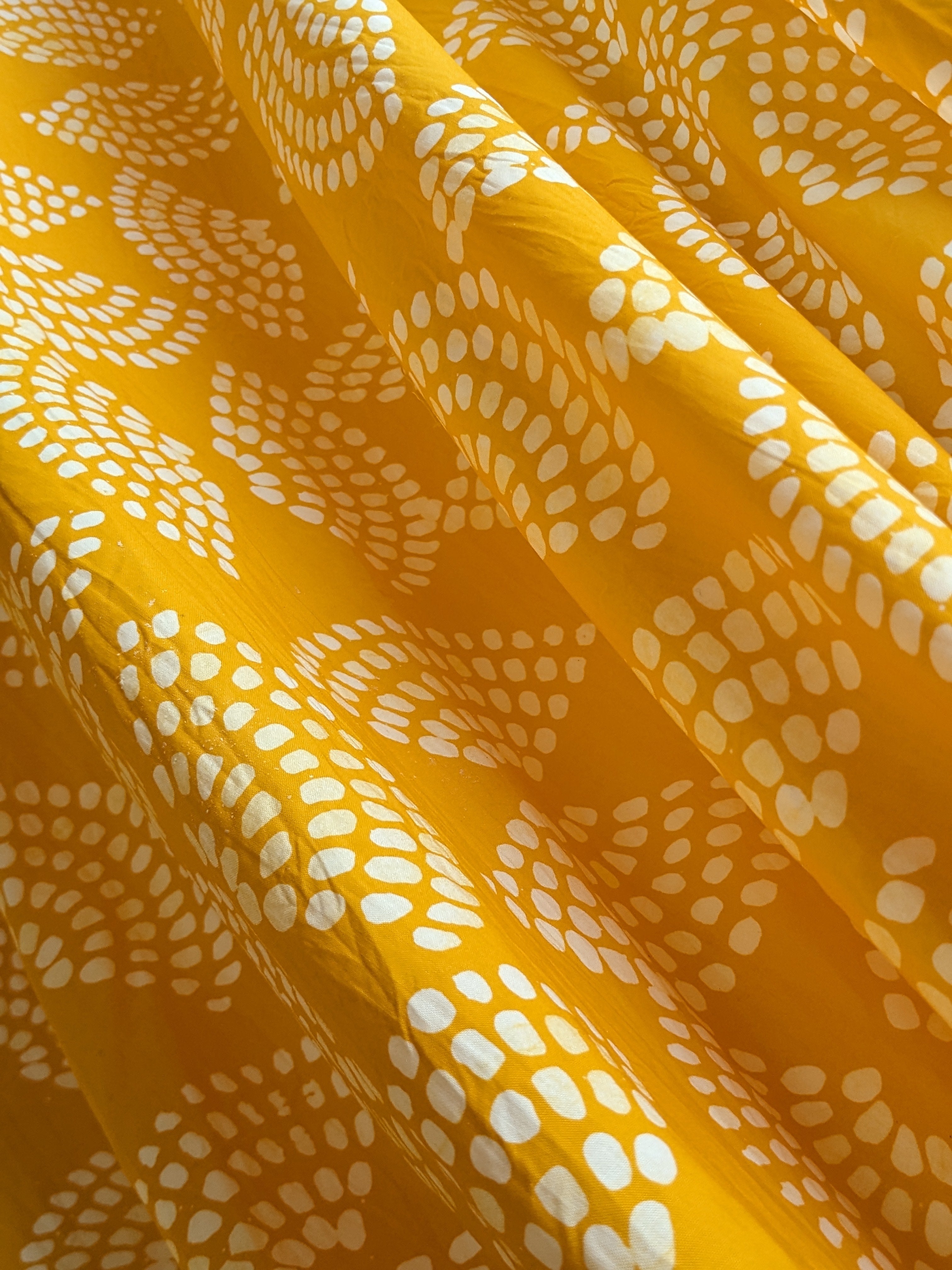 Batik | Tapoli in Gamboge