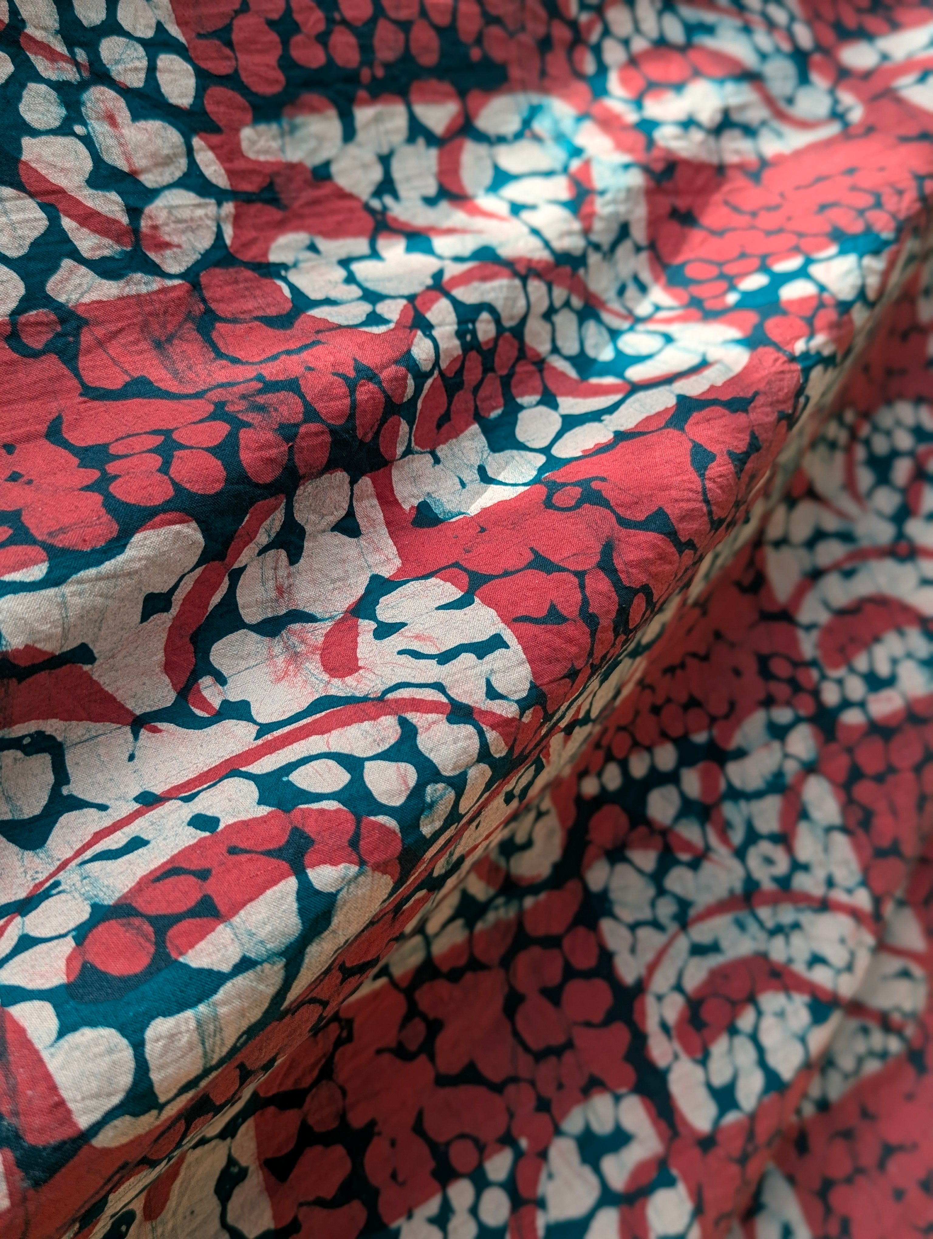 Batik | Gravels in Wine Pearl