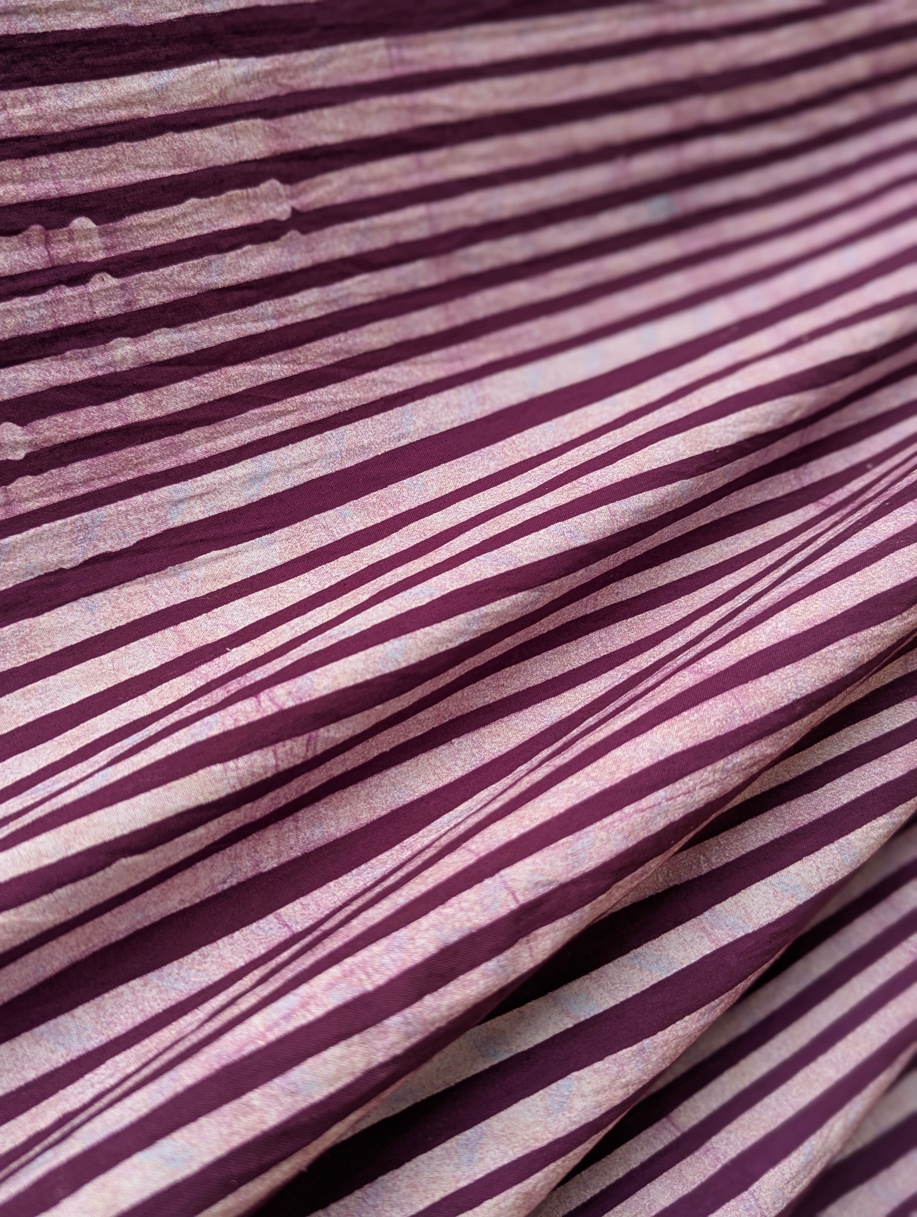Batik | Beeline in Beetroot
