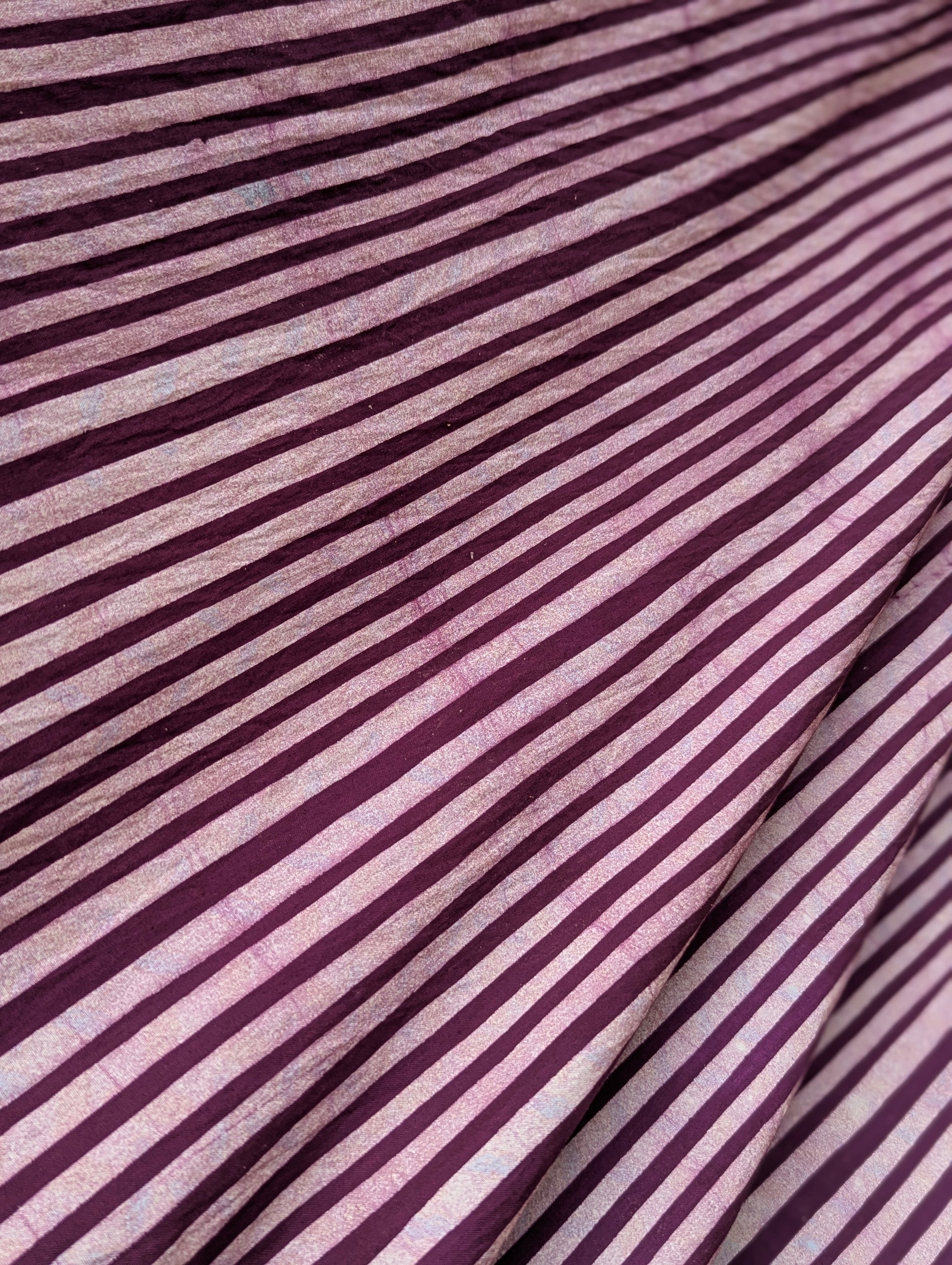 Batik | Beeline in Beetroot