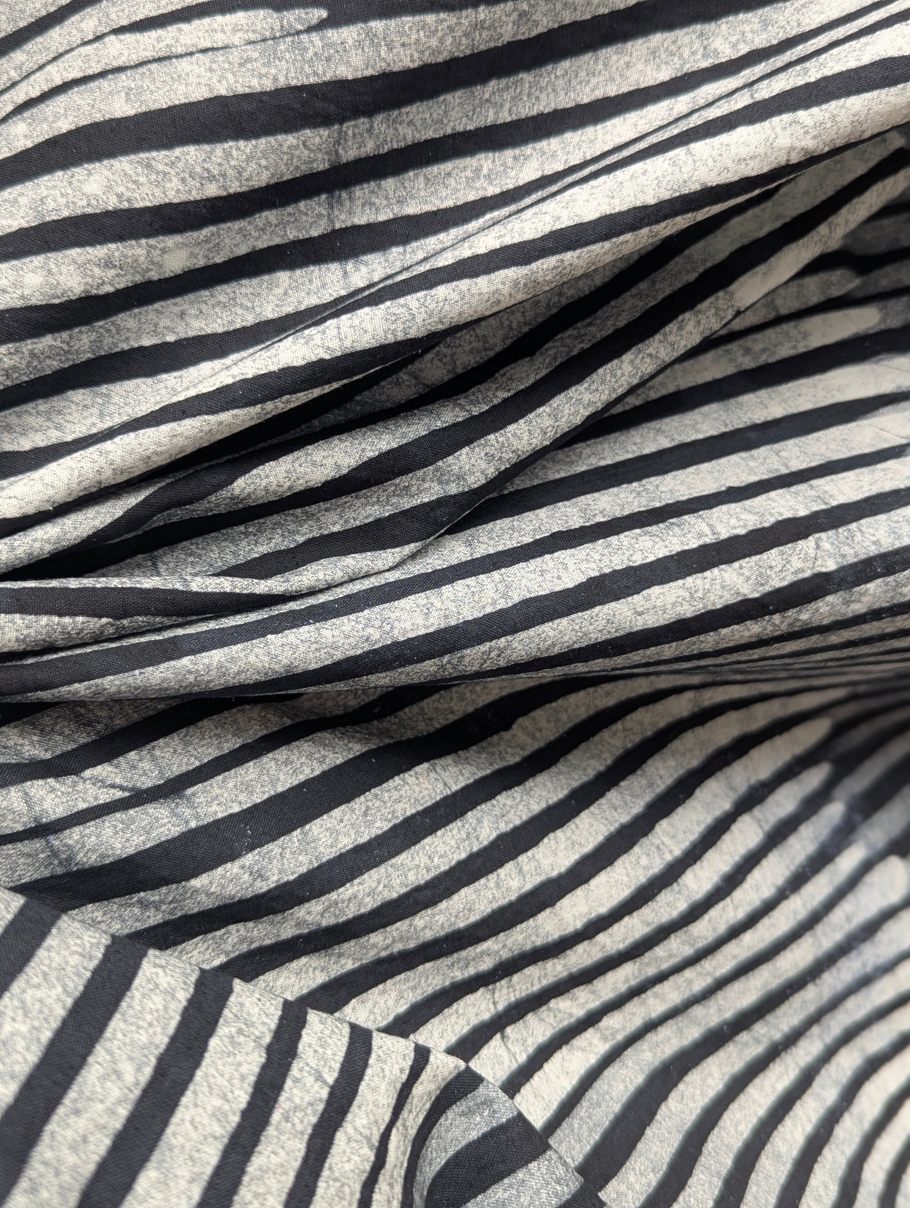 Batik | Beeline in Coal
