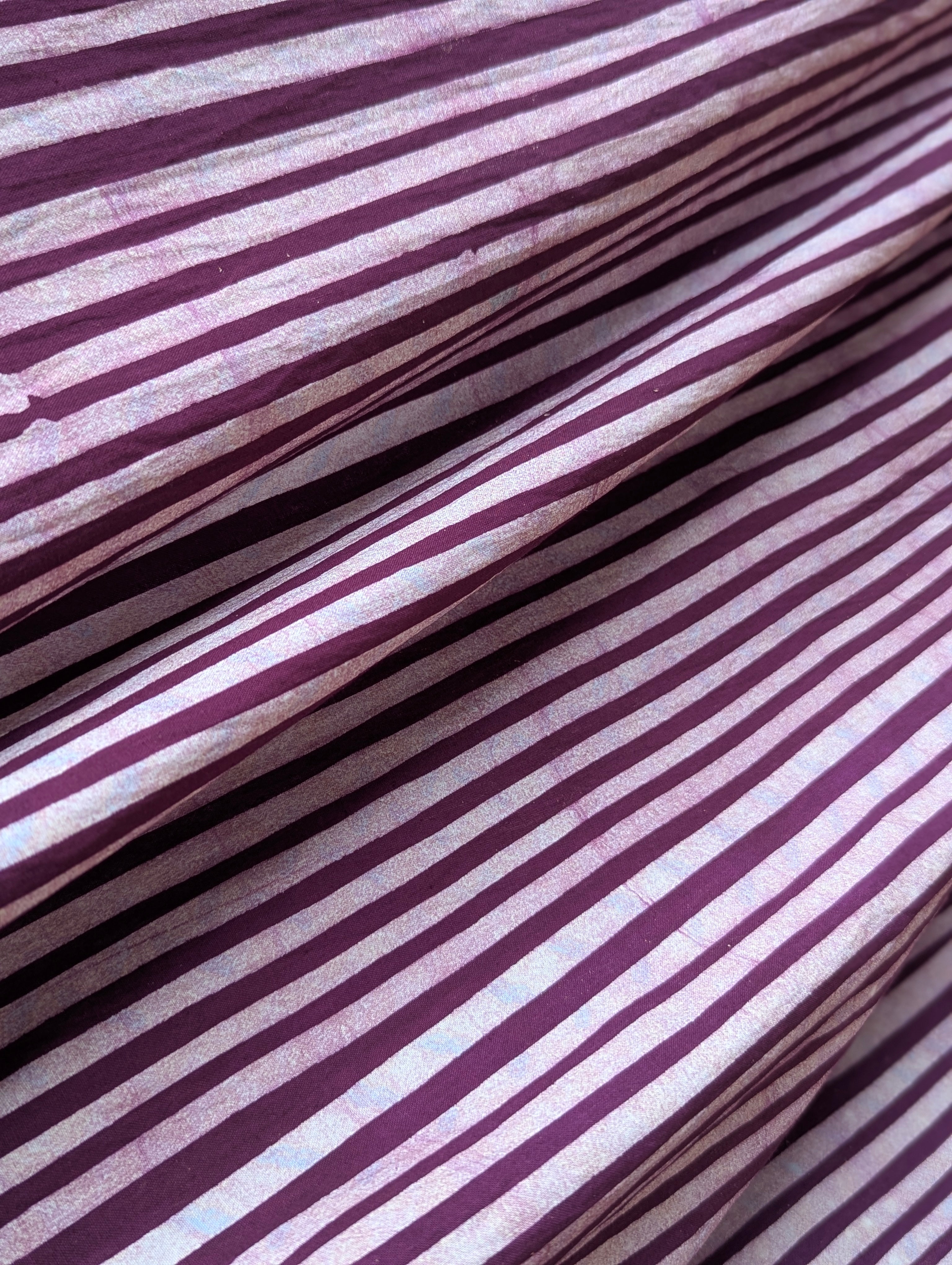 Batik | Beeline in Beetroot